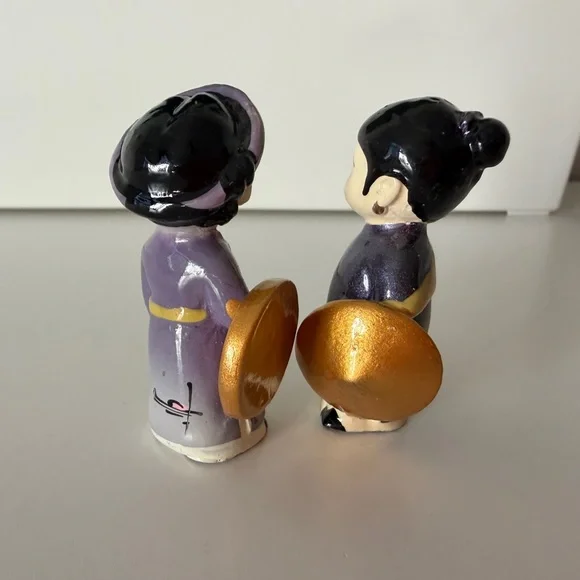 Charming Ceramic Figurines in Traditional Dress - Picture 2 of 5